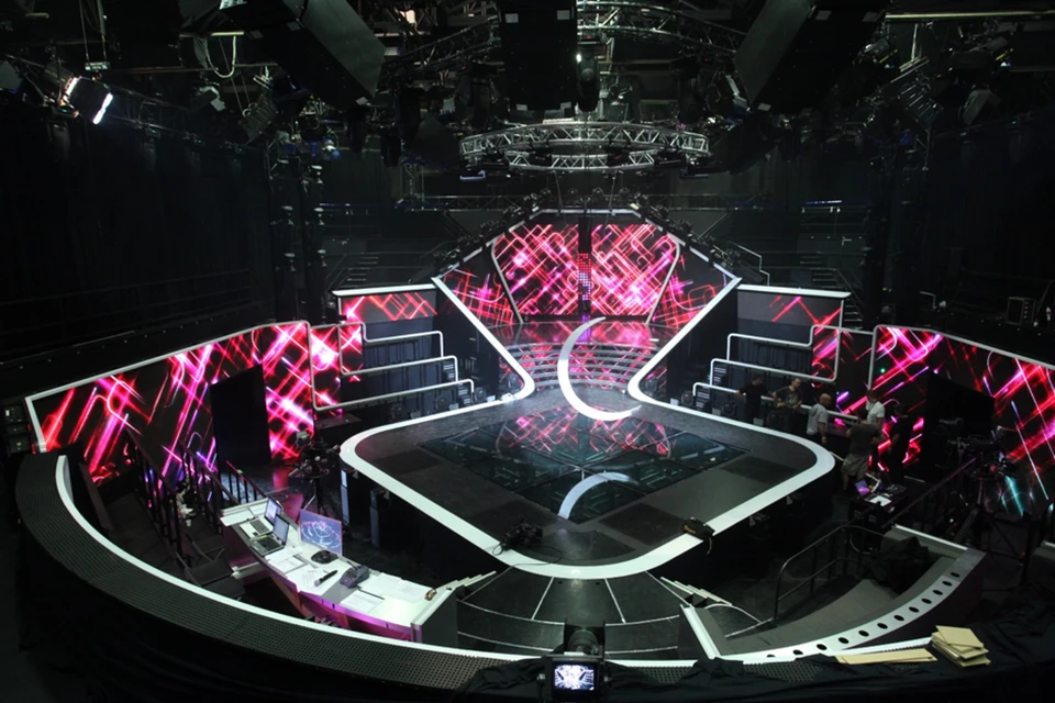 Ambiente do projeto Transmissão do programa A Star Within a Star com áudio K-array aplicado a estúdios e ambientes de produção audiovisual na Hungria