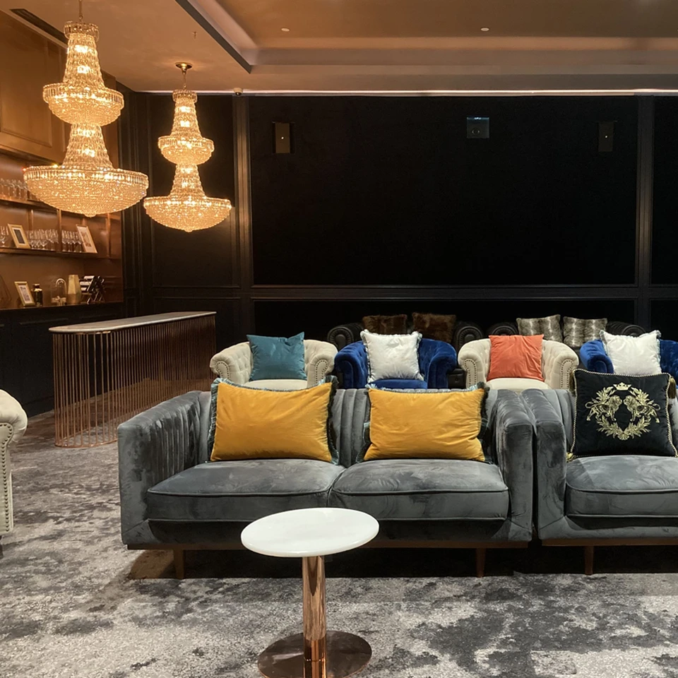 Ambiente do projeto Teatro Aurum com áudio K-array aplicado a cinemas e salas de exibição premium na Malásia
