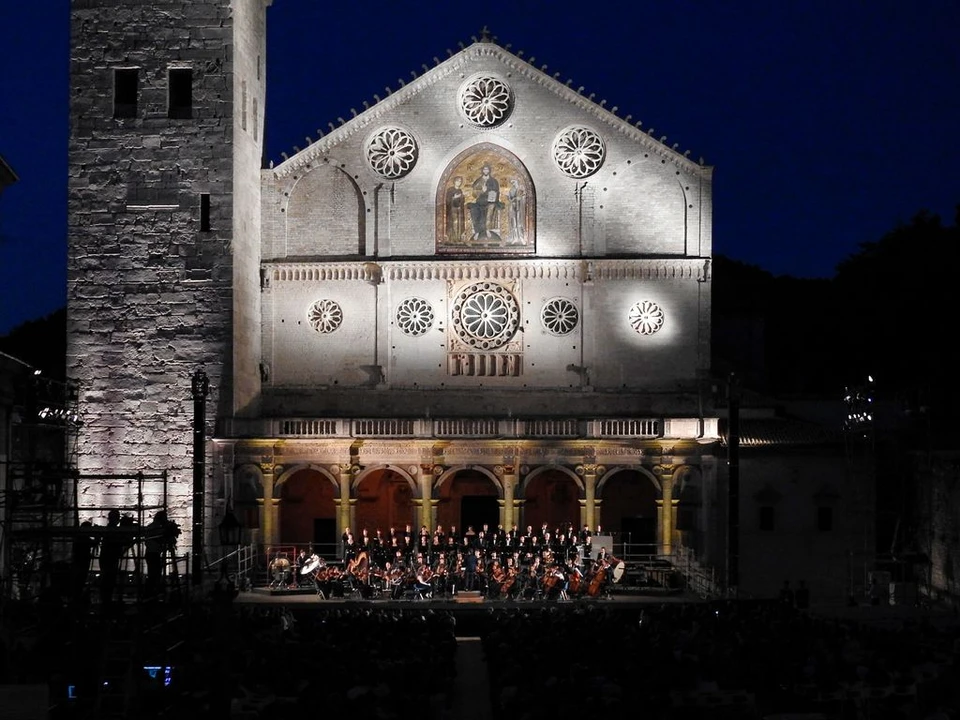 Ambiente do projeto Festival dei Due Mondi com áudio K-array aplicado a shows, festivais e concertos em Spoleto