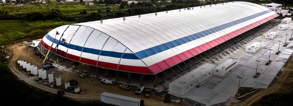 Ambiente do projeto Catedral ao ar livre Gran Carpa com áudio K-array aplicado a grandes celebrações e encontros com público numeroso em Porto Rico
