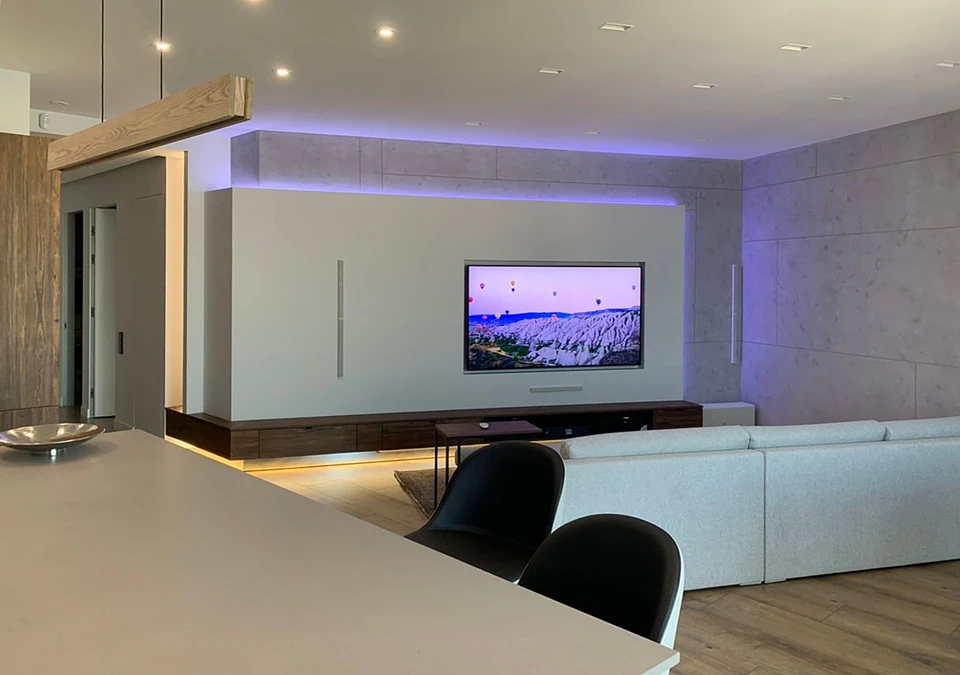Ambiente do projeto Cinema residencial particular com áudio K-array aplicado a residências e propriedades de alto padrão na Ucrânia