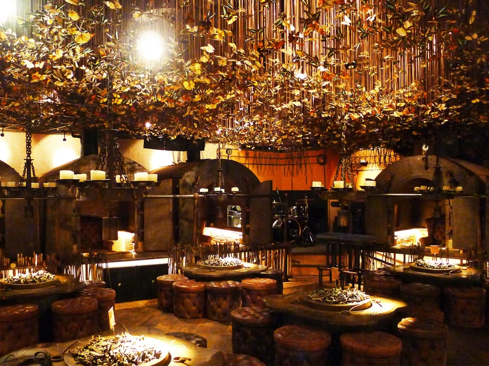 Ambiente do projeto Lounge Iron Fairies com áudio K-array aplicado a clubes, bares e lounges em Hong Kong