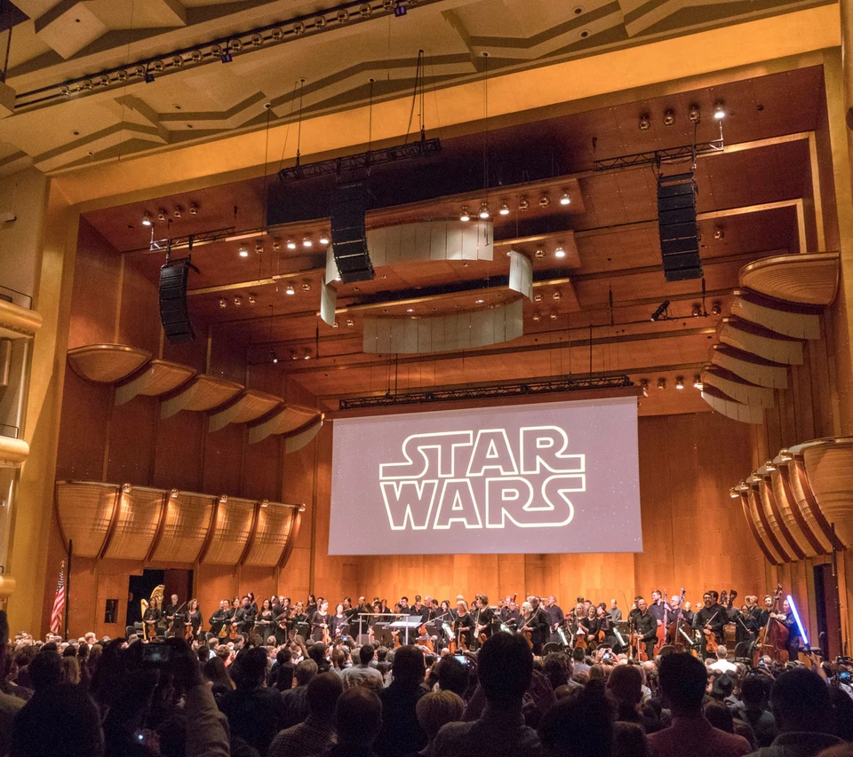 Ambiente do projeto David Geffen Hall no Lincoln Center com áudio K-array aplicado a salas de concertos e espaços de apresentação nos Estados Unidos