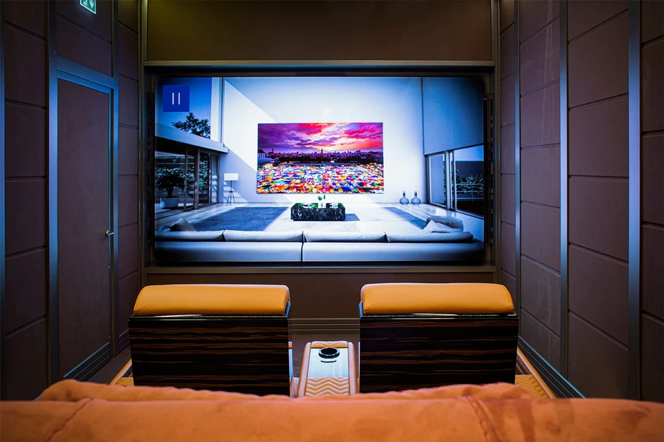 Ambiente do projeto Cinema residencial de alto padrão com áudio K-array aplicado a residências e propriedades de alto padrão na Itália