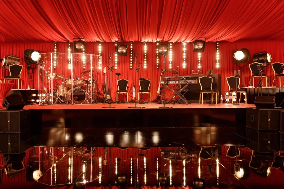 Ambiente do projeto Festa de Ano-Novo no Four Seasons com áudio K-array aplicado a eventos e experiências audiovisuais na Itália