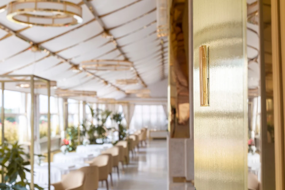 Ambiente do projeto Grand Hotel Principe di Piemonte com áudio K-array aplicado a hotéis, resorts e ambientes de hospitalidade em Viareggio
