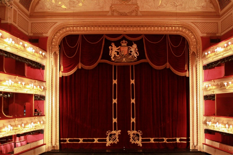 Ambiente do projeto Royal Opera House com áudio K-array aplicado a teatros, auditórios e espaços de apresentação em Londres