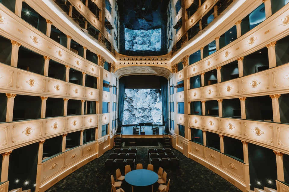 Ambiente do projeto Teatro Nazionale com áudio K-array aplicado a teatros, auditórios e espaços de apresentação na Itália