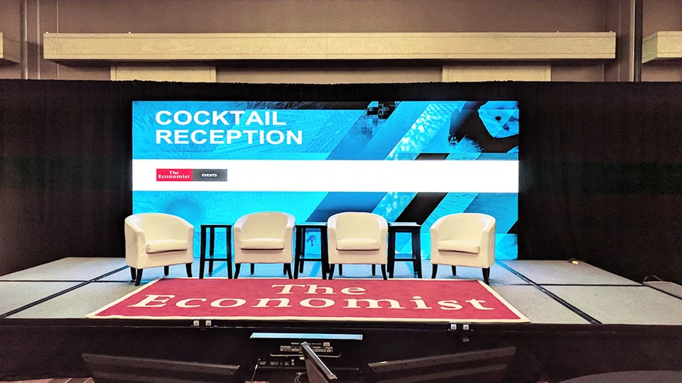 Ambiente do projeto Série de encontros The Economist Innovation Summit com áudio K-array aplicado a eventos corporativos, palestras e convenções nos Estados Unidos