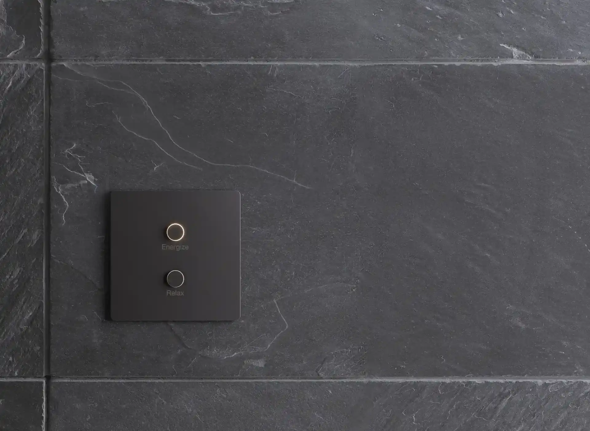 Keypad Lutron Alisse em parede de acabamento premium para cenas de iluminação